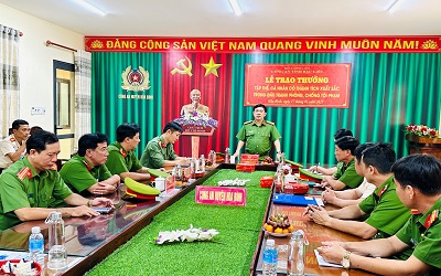 Thưởng nóng các đơn vị có thành tích xuất sắc trong đấu tranh, phòng chống tội phạm