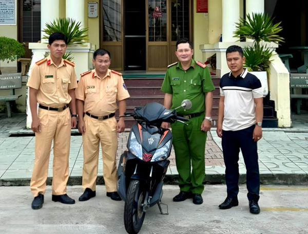 Phòng Cảnh sát giao thông Công an tỉnh Bạc Liêu tổ chức trao trả phương tiện bị mất cắp cho anh Nguyễn Hoàng Huynh