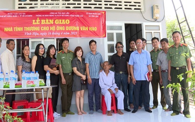 Bàn giao nhà tình thương tại xã Vĩnh Hậu, huyện Hòa Bình