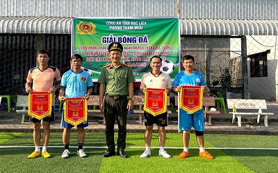 Tổ chức giải bóng đá chào mừng Ngày truyền thống lực lượng Tham mưu